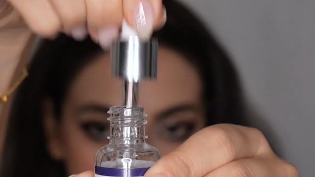 Penntr 1 fluid ounce stye eye relief serum bottle display