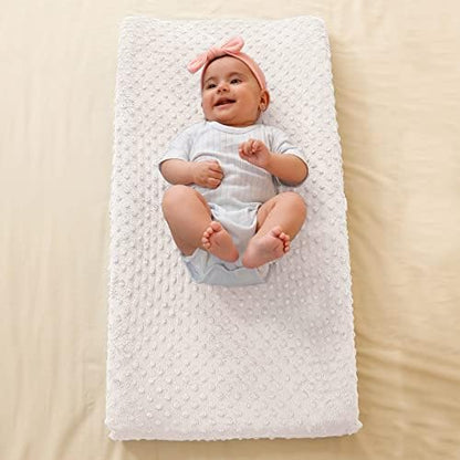 Queness super soft changing pad cover showing elastic edge detail