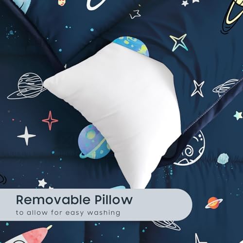 Wake In Cloud daycare sleeping mat showing removable pillow compartment