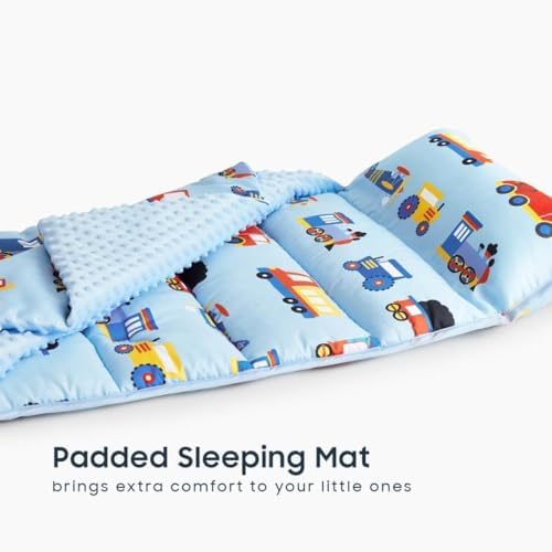 Wake In Cloud travel mat showing the integrated personalization name tag pocket.