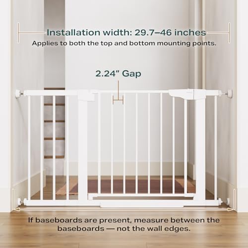 Cumbor child safety gate showing the dual lock handle mechanism closeup