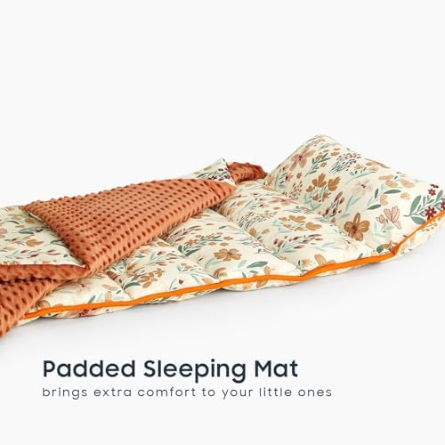 Wake In Cloud preschool nap mat back view showcasing the built in clear name tag pocket for easy identification
