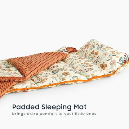 Wake In Cloud preschool nap mat back view showcasing the built in clear name tag pocket for easy identification