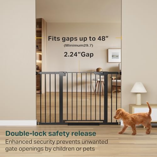 Cumbor auto close safety gate double lock handle mechanism close up