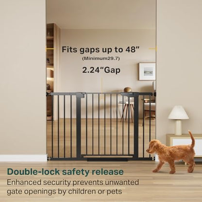 Cumbor auto close safety gate double lock handle mechanism close up