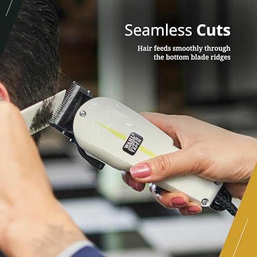 Close up view of Wahl 2-hole professional clipper blade