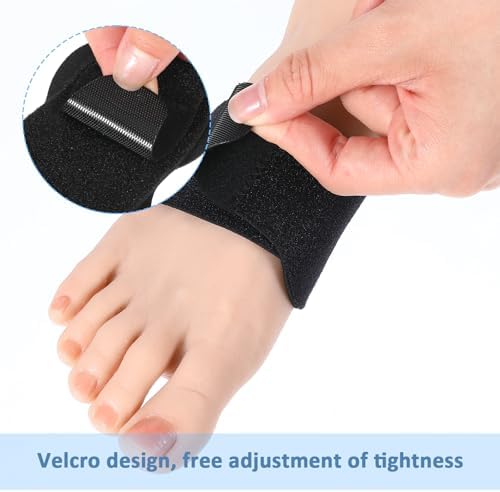 Underfoot view of Geyoga sleeves showing the targeted arch support placement.