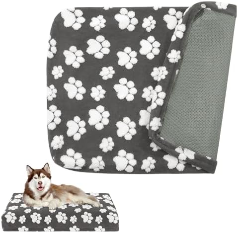 Balapet pet mattress protective case displaying the hidden zipper closure with protective eyelid detail.