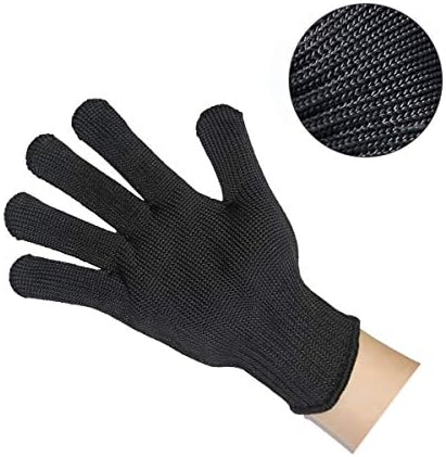 Alfyng scratch resistant pet gloves displaying the wrist cuff coverage.