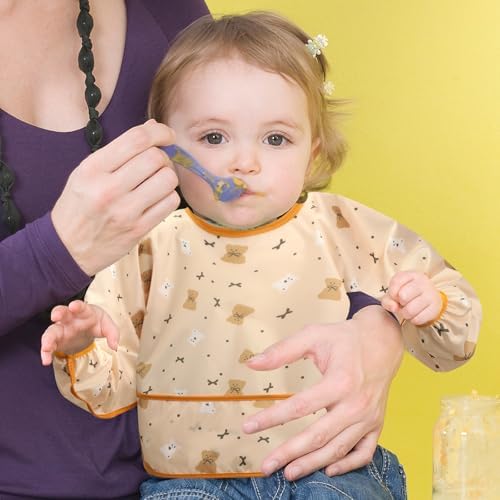 Close up view of the lead free and PVC free material on Accmor waterproof sleeved bib.