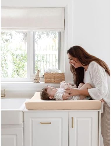 The elastic border underside of the MairMore neutral baby changing pad cover highlighting the secure stretchy band design.