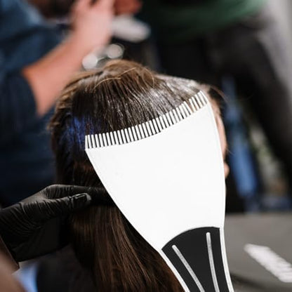 Hair highlighting tool with grip handle