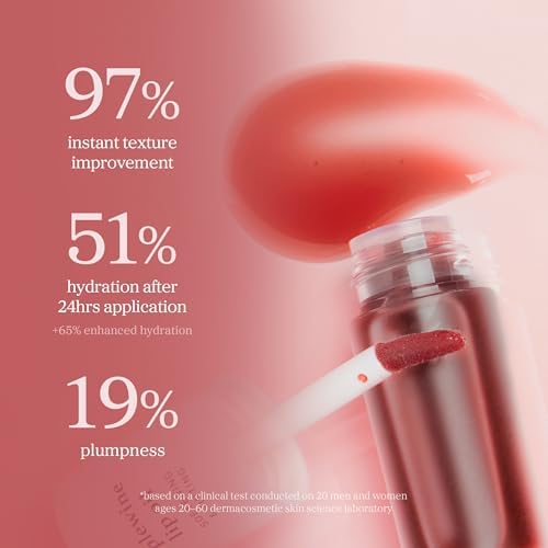 Model applying Nooni moisturizing lip stain for a plumping effect