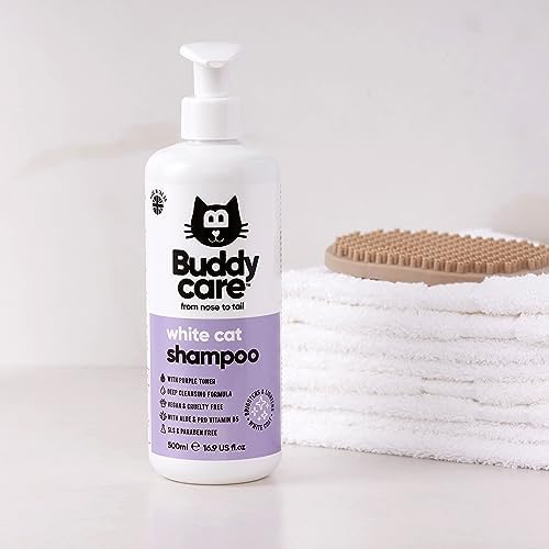 Cruelty-free vegan white cat shampoo packaging close-up shot