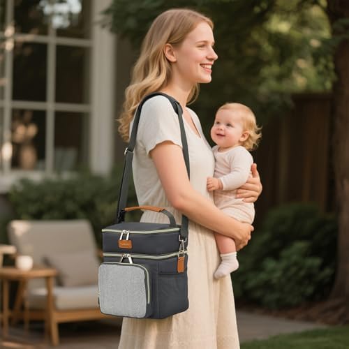 Tuguan baby bottle travel bag packed with 6 bottles up to 9 fluid ounces.