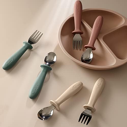 Child learning to eat with Vitever utensils