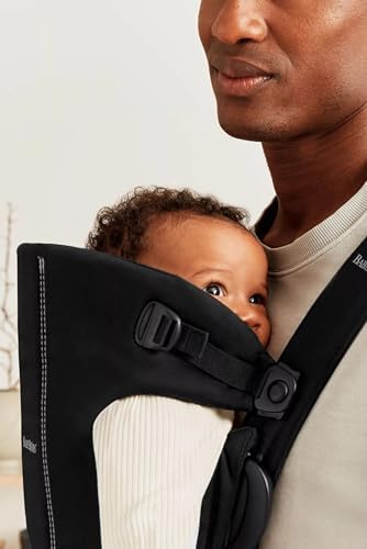 International Hip Dysplasia Institute approved ergonomic leg positioning in BabyBjorn carrier