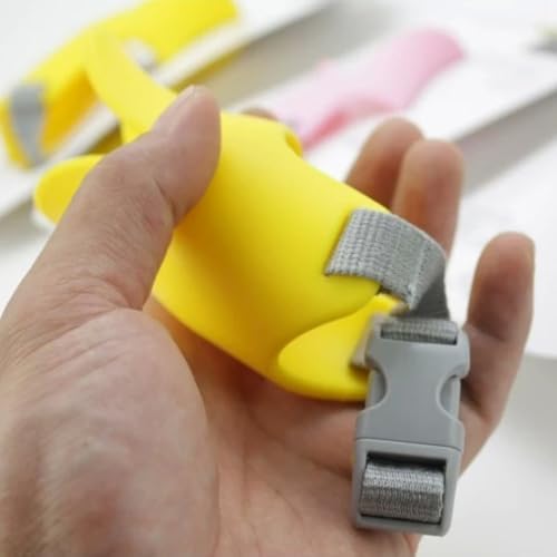 Quick release buckle detail on Xiaokeis dog muzzle