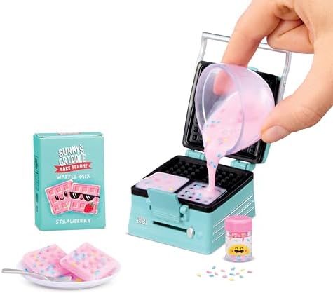 Mini kitchen deep fryer toy with non edible food components