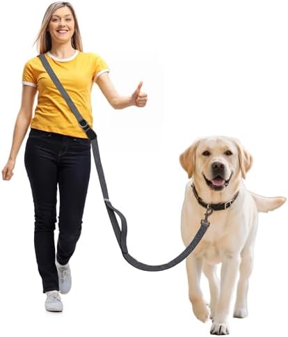 JC HOUSE crossbody dog leash worn by a runner illustrating hands free waist belt mode.
