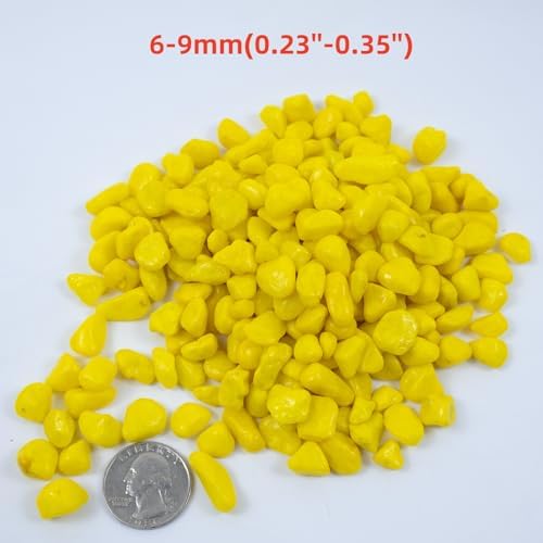 Emineyo yellow gravel inside a small fish tank