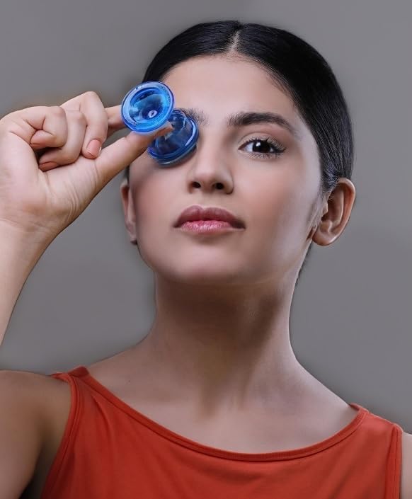 Contoured rim eye cup for effective removal of dust and makeup.