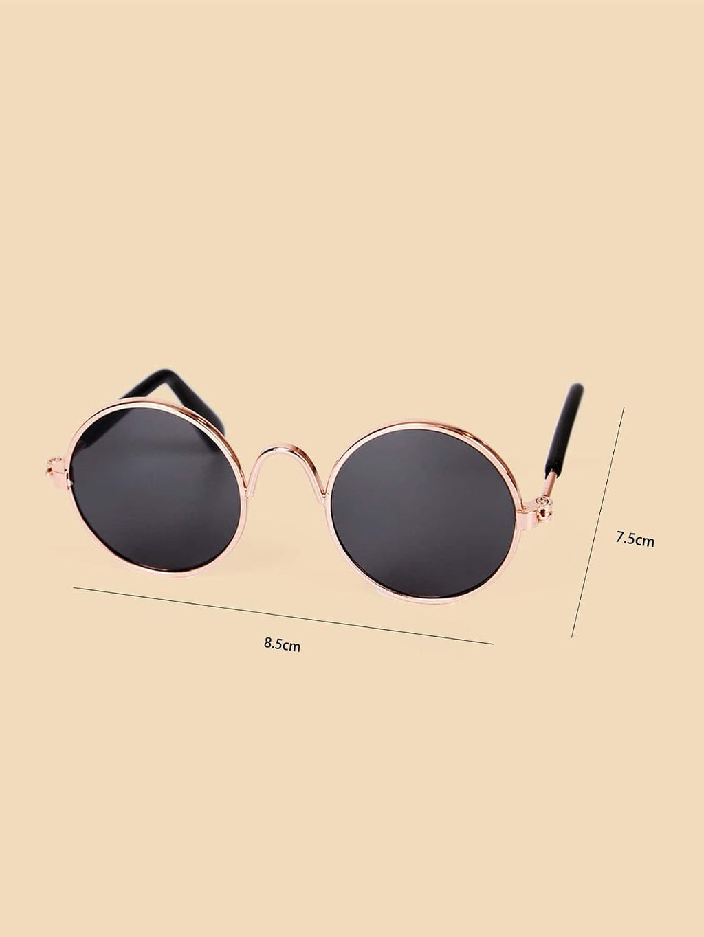Close up of the lightweight pet fashion chain necklace and round sunglasses