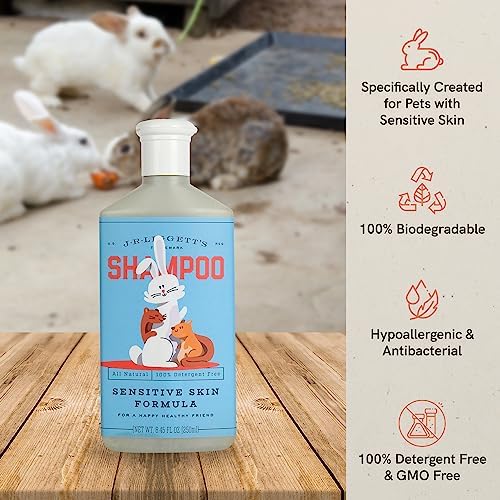 Natural moisturizing pet wash for sensitive skin on small animals