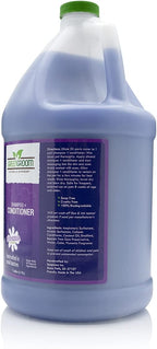 Close up of Green Groom 2 in 1 pet shampoo label details