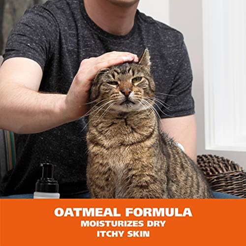 Alcohol-free no-rinse cat cleanser by Wahl for sensitive pet skin maintenance.