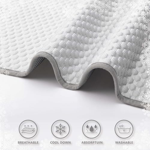 The multi-layer design of the MICROCOSMOS summer mat emphasizing its water-absorbing cotton layer.