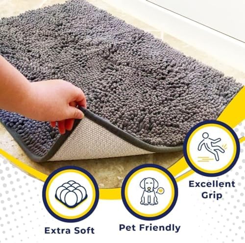 Close up of the ultra absorbent chenille fibers on the Muddy Mat dog mat.