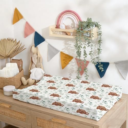 Side angle view of stretchy elastic border on baby diaper table cover