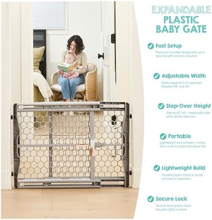 Regalo honeycomb mesh plastic safety gate close up of the secure locking frame
