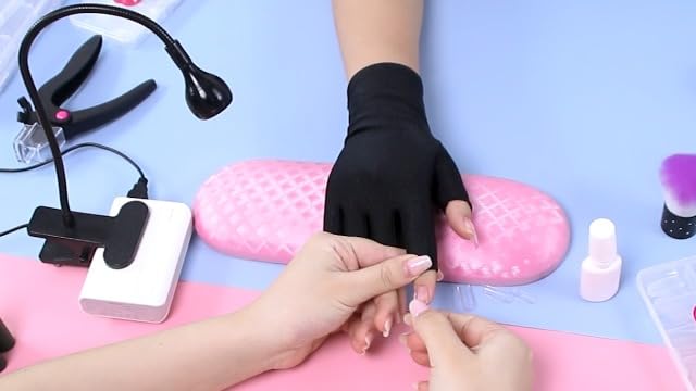 Mlogiroa compact travel friendly nail curing light