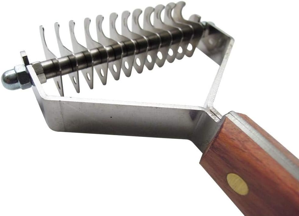 Close up of Mars Coat King stainless steel pet stripping blades and wooden grip