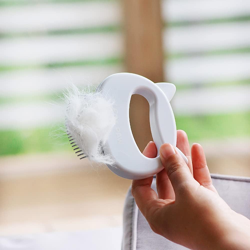Close up of the gentle non-scratch teeth on the Leo's Paw grooming brush.