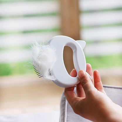 Close up of the gentle non-scratch teeth on the Leo's Paw grooming brush.