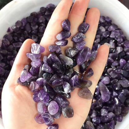 Wayber natural crystal stones in a fish tank substrate