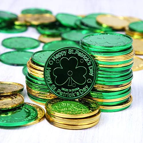 Elcoho plastic coins arranged neatly as table sprinkles for an authentic Irish themed holiday gathering