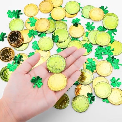 FUSHENMU plastic shamrock coins scattered across a festive holiday dining table setup