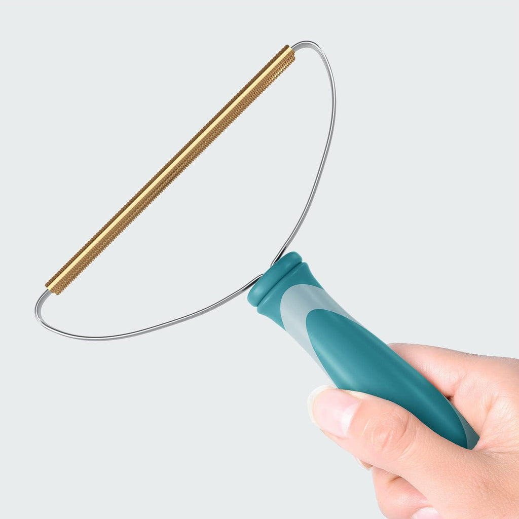 Manual pet hair cleaning tool for pet beds and cat trees