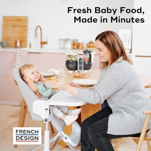 Babymoov 500 Watts food processor warming an infant baby bottle on the central base