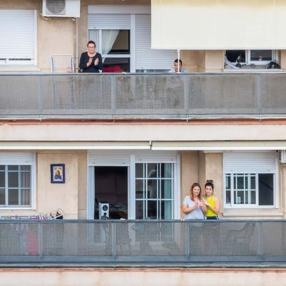 Hosuly no drilling banister safety guard protecting a modern apartment balcony