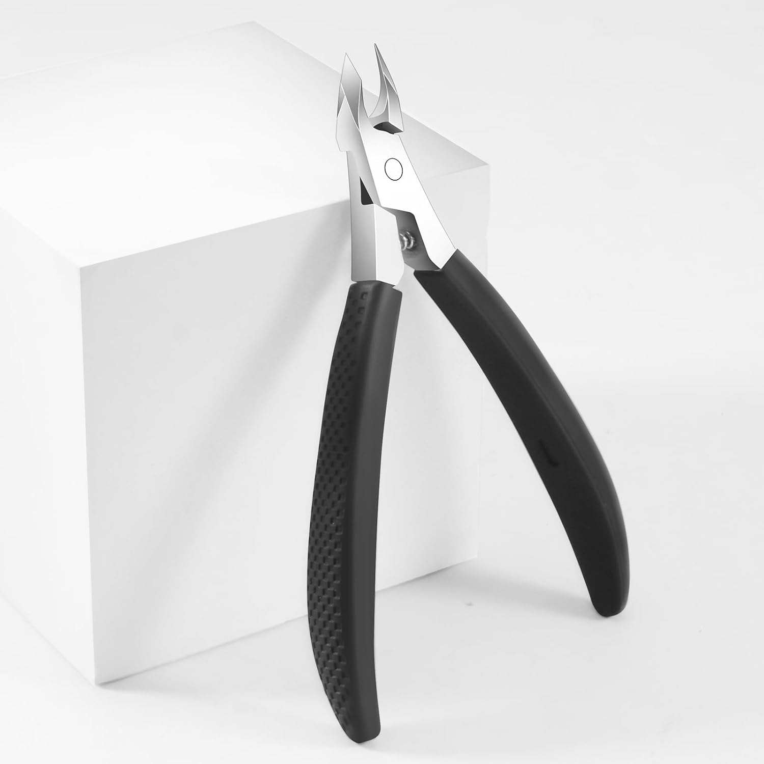 Diesisa Cuticle Trimmer front view showcasing the ultra sharp four millimeter jaw and sleek non slip handle