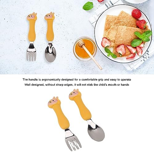 Close-up of the cute squirrel handle design on the child-safe cutlery kit.