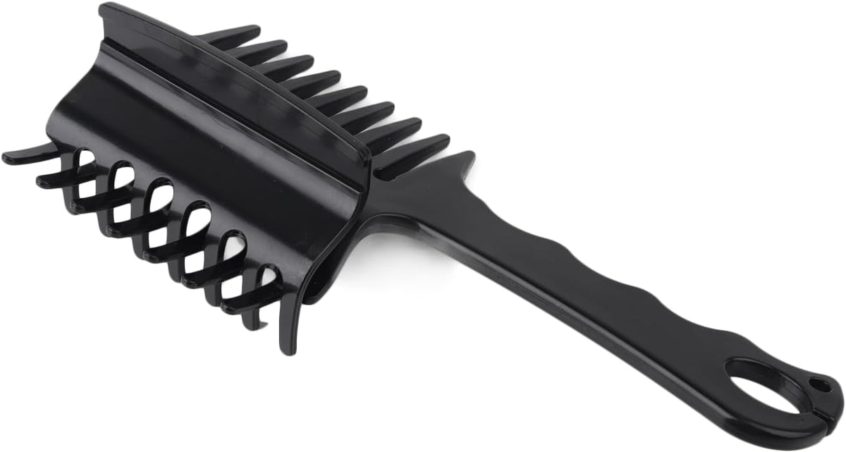 Using Welcomeget detangler comb on horse mane for grooming