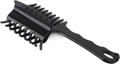 Using Welcomeget detangler comb on horse mane for grooming