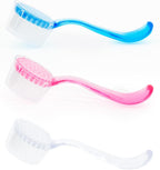 Yulaexie small animal bath comb demonstrating flexible bristles for quill cleaning