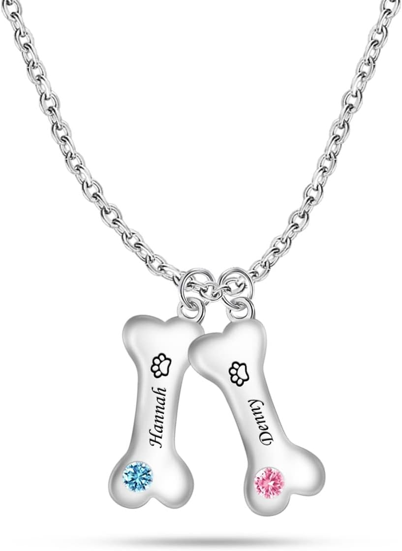 Detailed view of the secure lobster clasp and adjustable cable chain sections of the YUYOO pet pendant.